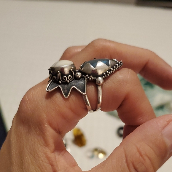 Labradorite and Magnesite Sterling Silver Ring - Picture 2 of 12